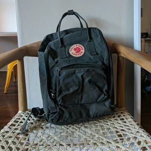 Fjallraven Kånken forest green backpack